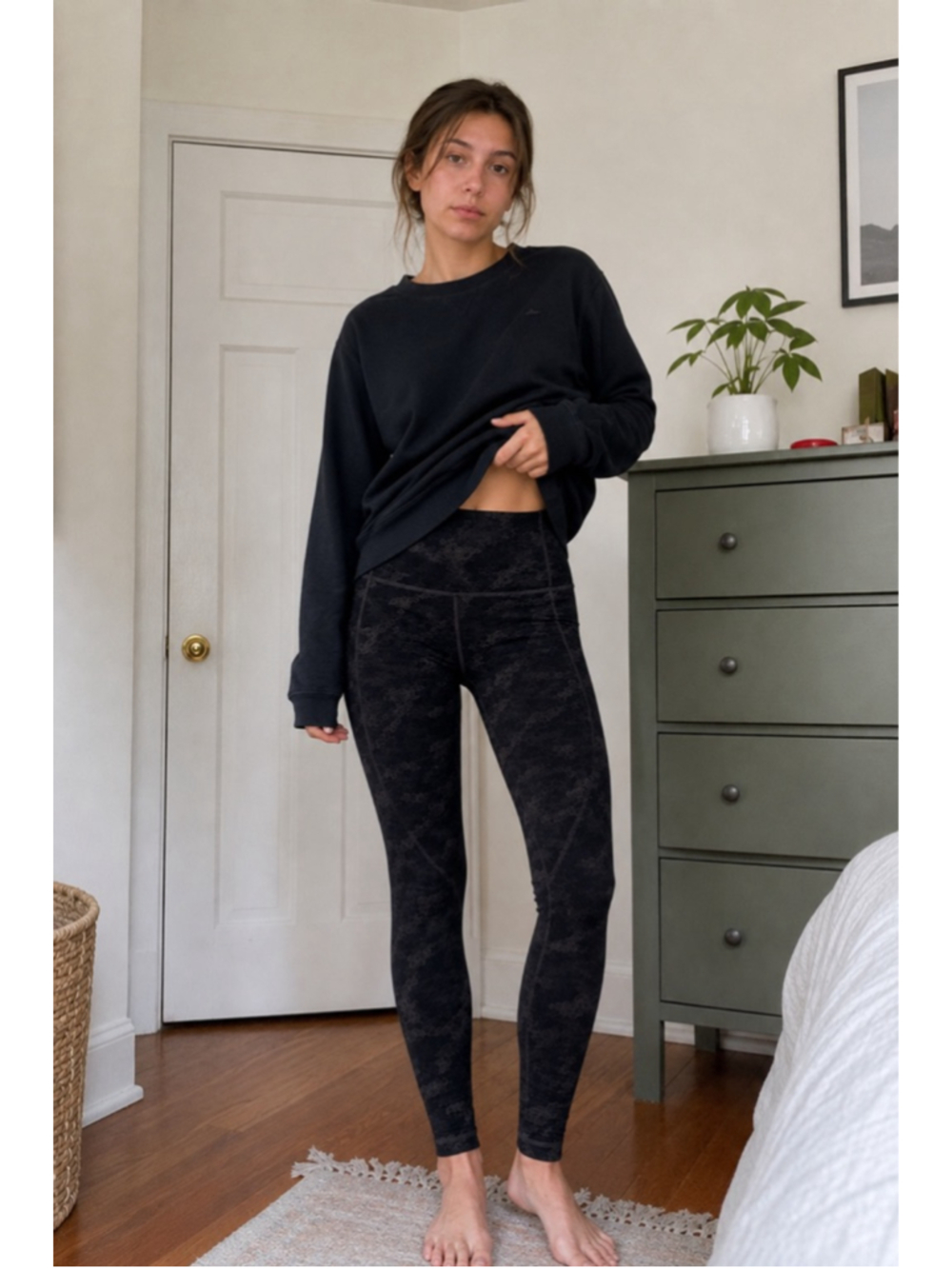 Vuori The Rise The Shine Leggings XS Black Camo High Rise Pockets - Picture 8 of 8